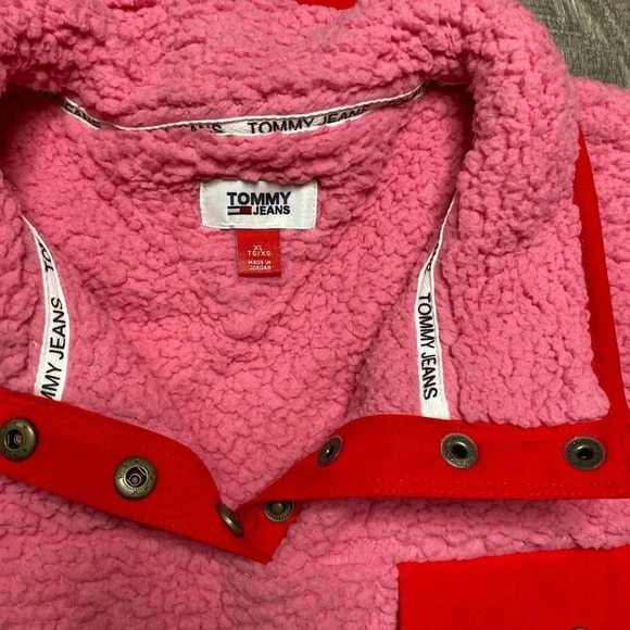 Tommy Jeans Women's Quarter-Snap Sherpa Pullover - Picture 3 of 3